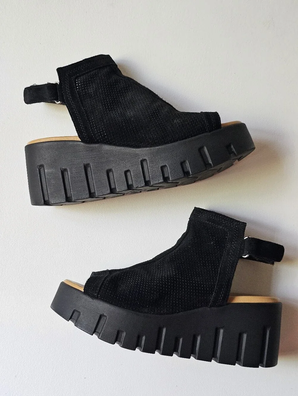 Piampiani Italy Made Black Perforated Suede Platform Sandals EU 39 US 9 Chunky